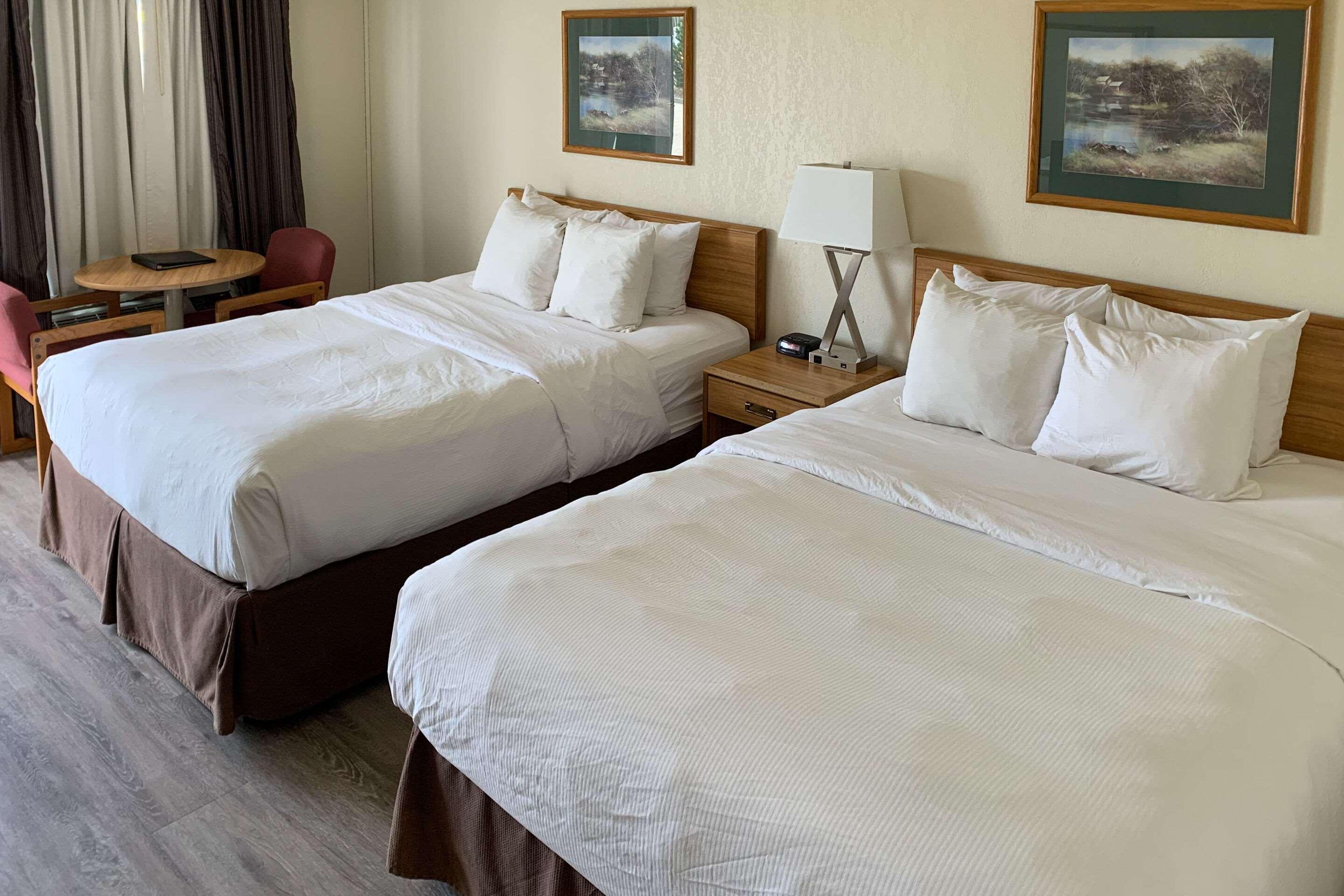 Rodeway Inn Windsor Mill Екстериор снимка