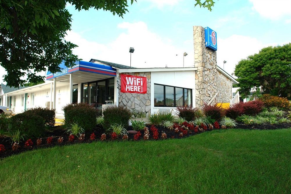Rodeway Inn Windsor Mill Екстериор снимка