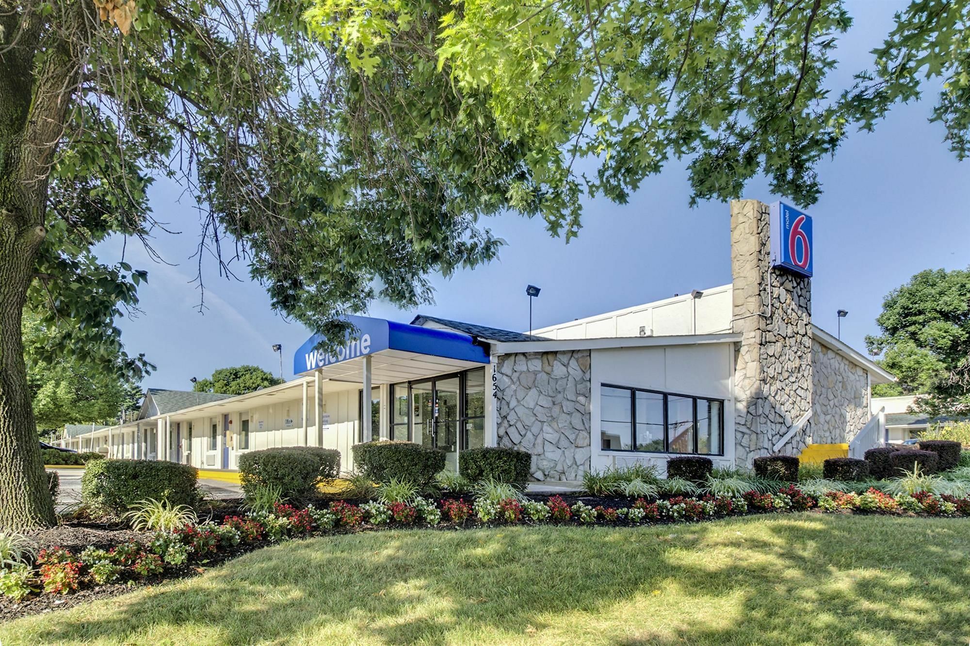 Rodeway Inn Windsor Mill Екстериор снимка