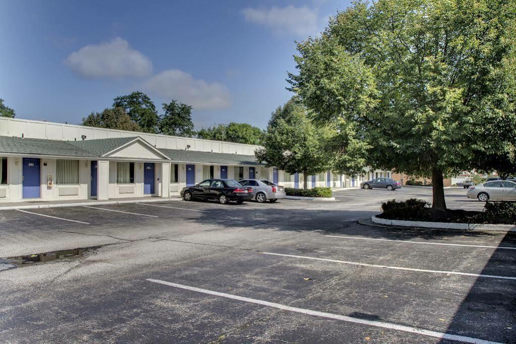 Rodeway Inn Windsor Mill Екстериор снимка